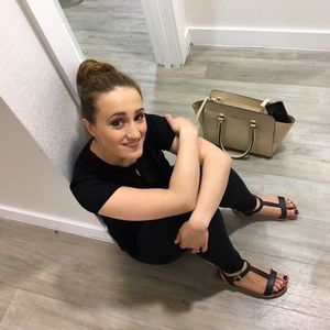 Meet your Posher, Manjola