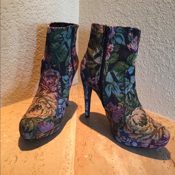 Size 10 Diba Platform ankle boots