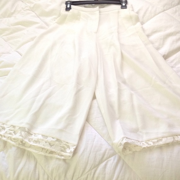 White trousers - Picture 1 of 1