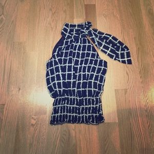 Halter top with tie at neck