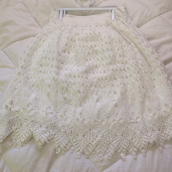 White knit skirt - Picture 1 of 3