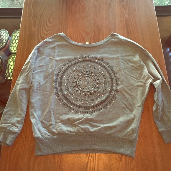 Grey half sleeve top. Mandala design