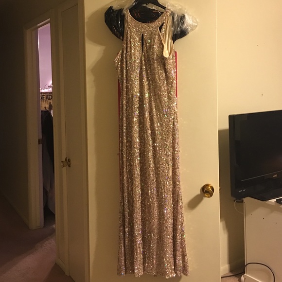 BEAUTIFUL PROM DRESS - Picture 1 of 4