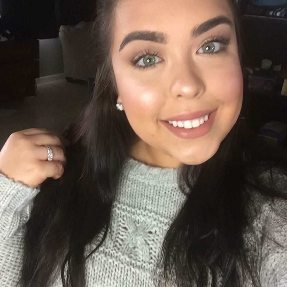 Meet your Posher, Elise