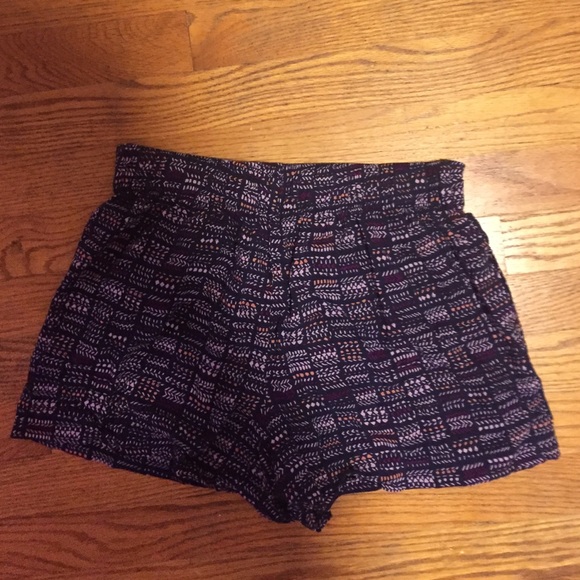 Pattern Flowy Shorts - Picture 2 of 3