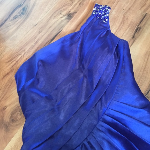 Dress - Picture 2 of 3