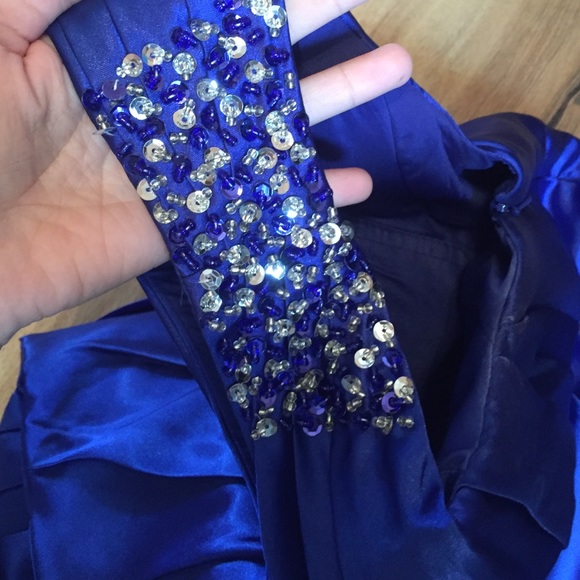 Dress - Picture 3 of 3