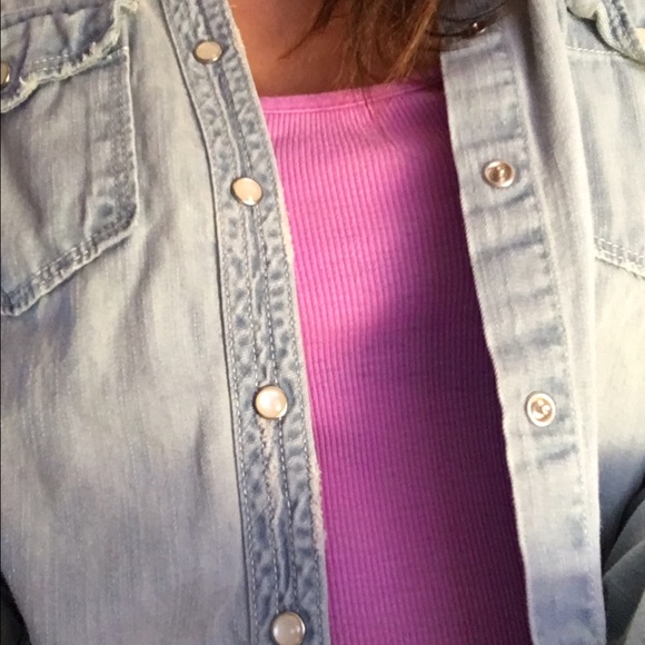 Beautiful jean jacket with pearl buttons - Picture 3 of 3