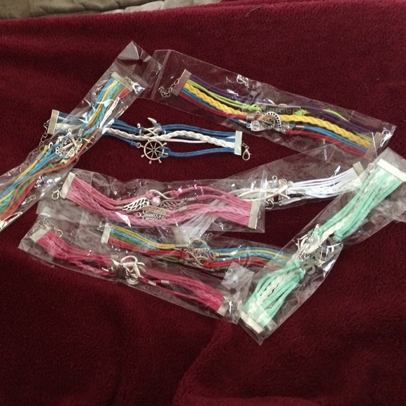 Lot (8) infinity bracelets