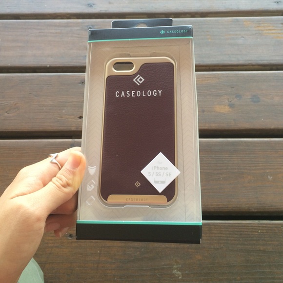Caseology iPhone 5/5s/5se Maroon/Gold case
