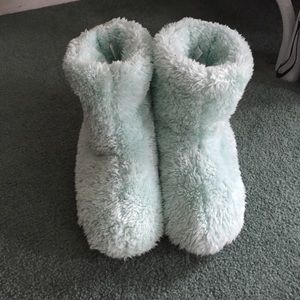 EXTREMELY fuzzy slippers