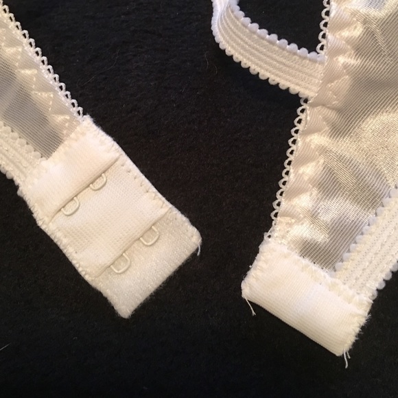 White “training” Bra 32-A - Picture 4 of 5