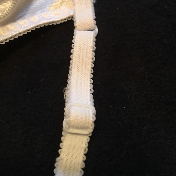 White “training” Bra 32-A - Picture 5 of 5