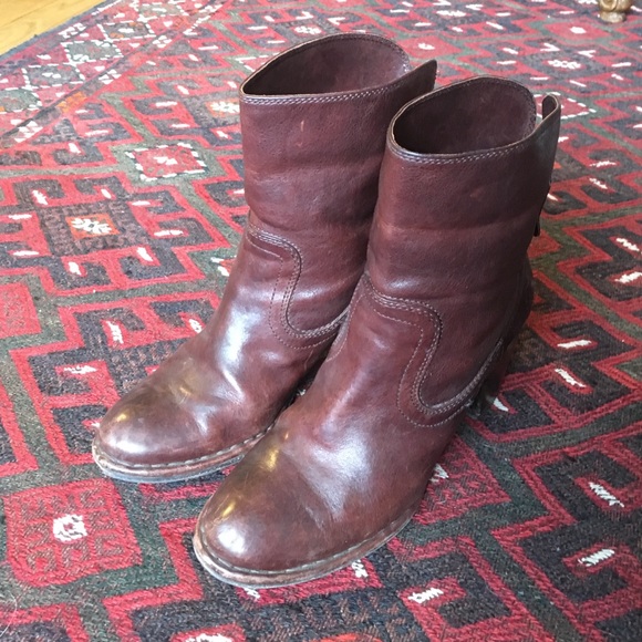 Frye Lucinda Short in Deep Brown Leather