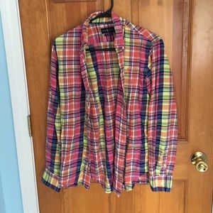 Relaxed fit plaid button down!