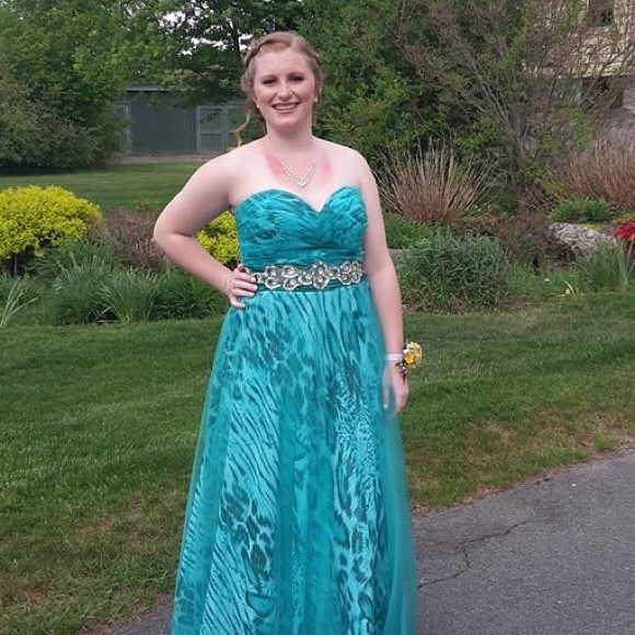 Nina Canacci prom dress