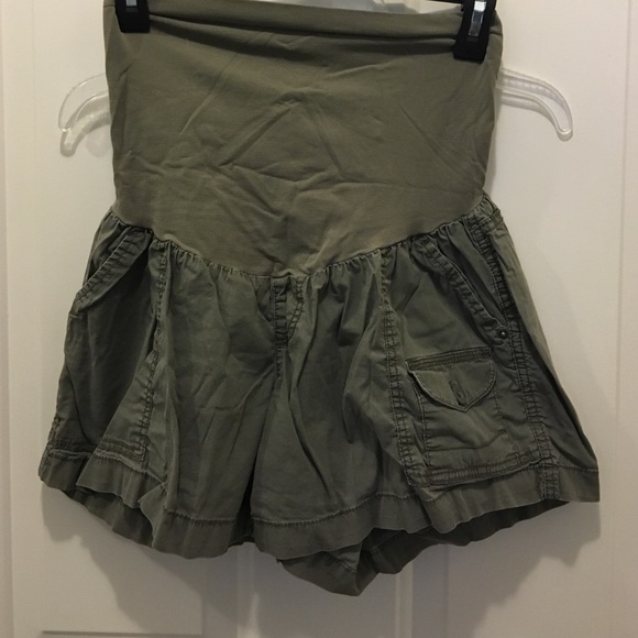 Maternity cargo shorts
