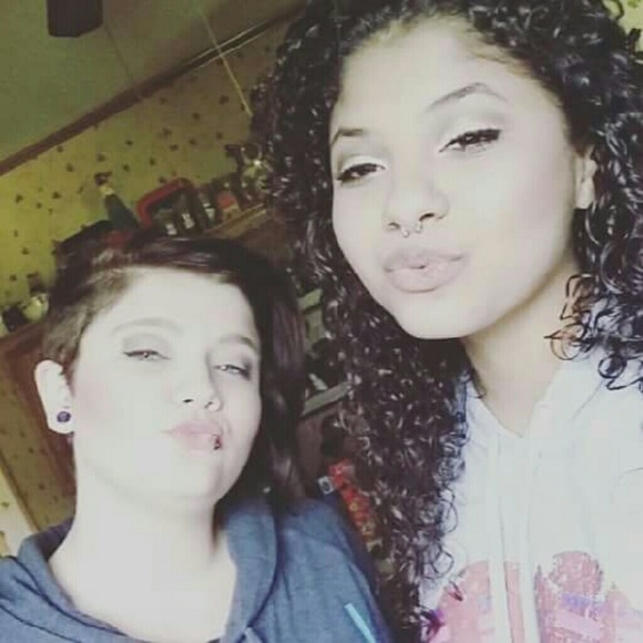 Meet your Posher, Dominique - Picture 1 of 1