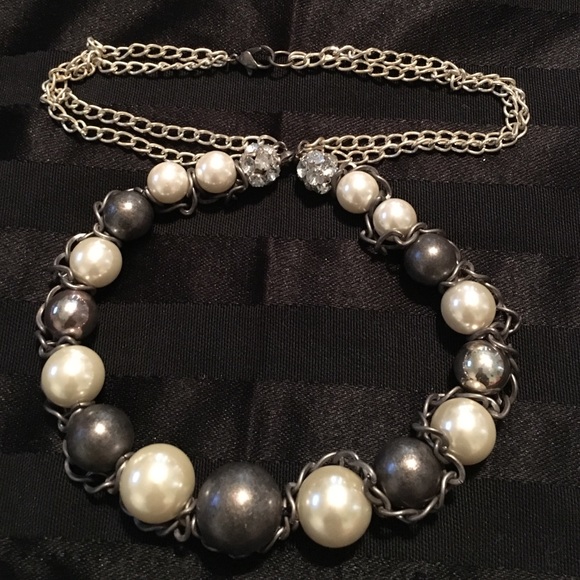 🎀✨✨Silver/Pearl/Grey Necklace 🎀✨✨ - Picture 4 of 4