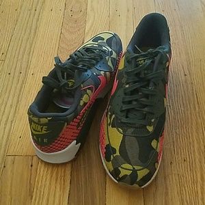 Womens camo Nike Air max