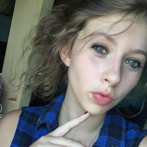 Meet your Posher, Desiree