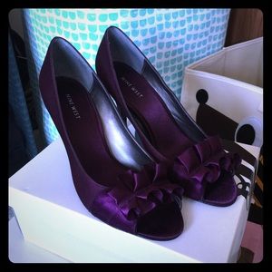 Ruffled satin pumps