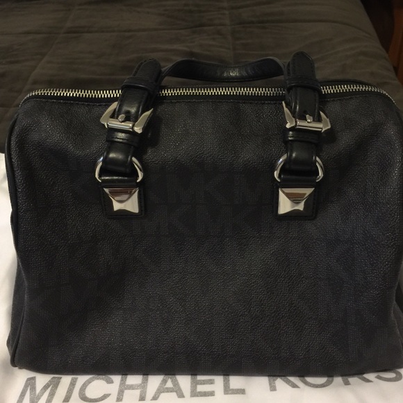 Authentic Michael Kors Medium Grayson