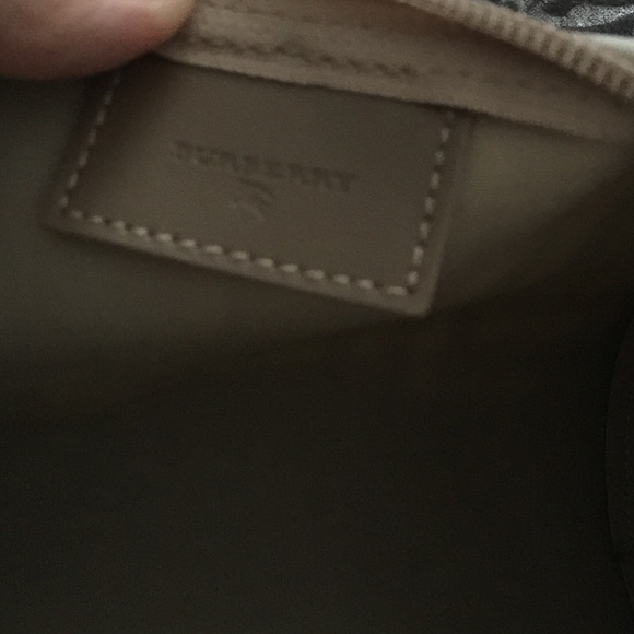 Burberry bag minior pen stain on the outside - Picture 4 of 4