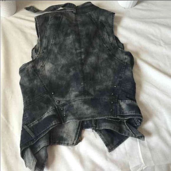 🎉🎉denim vest barely worn size large🎉🎉 - Picture 2 of 4