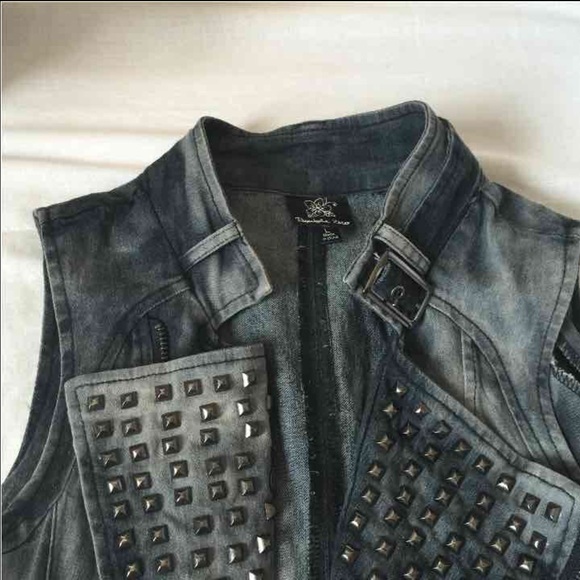 🎉🎉denim vest barely worn size large🎉🎉 - Picture 3 of 4