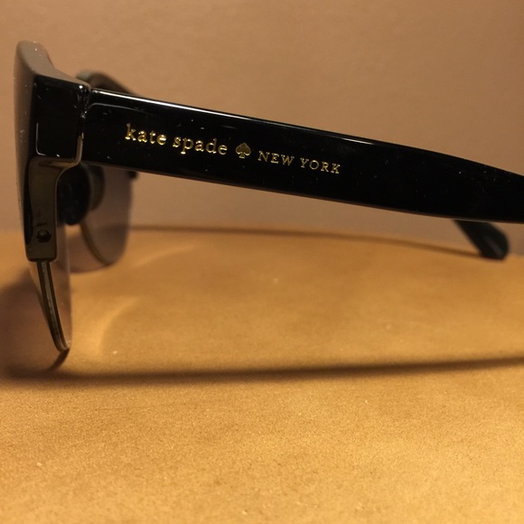 Kate Spade Sun glasses " wink wink" with case - Picture 3 of 4