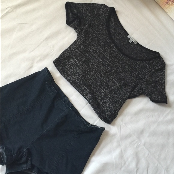 Cute gray crop top great condition 🎉🎉