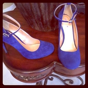 Gorgeous royal blue strappy heels