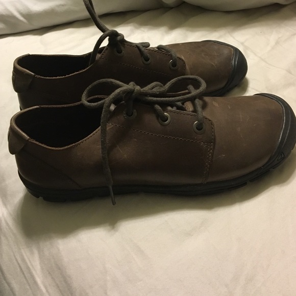 Never worn leather Keen shoes