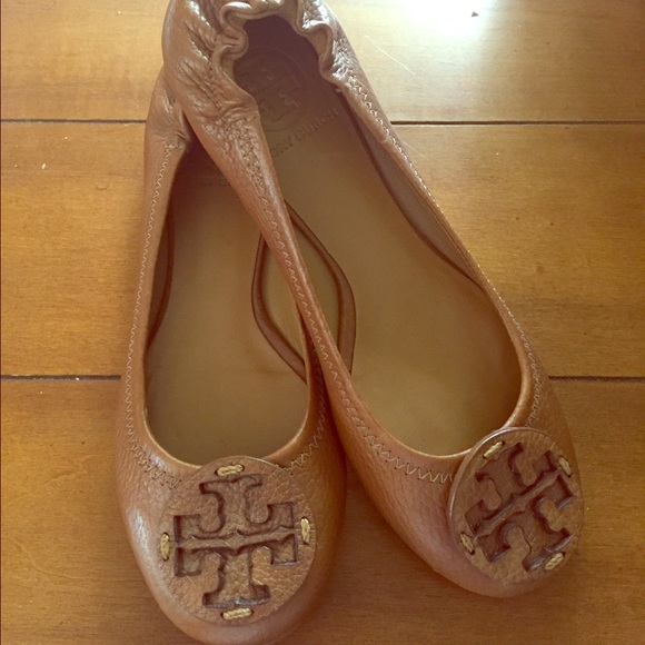 Tory burch REVA flat size 5.5. Worn once!!