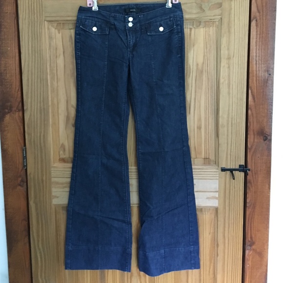 Noir... women's jeans. Size 6