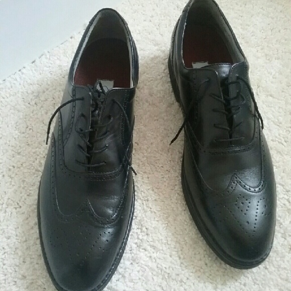 Black leather shoes main image 3