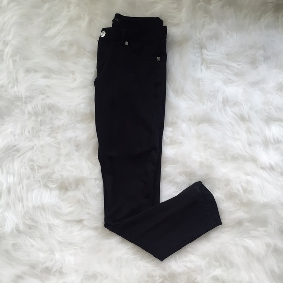 Black skinnies