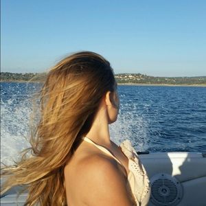 Meet your Posher, Ella