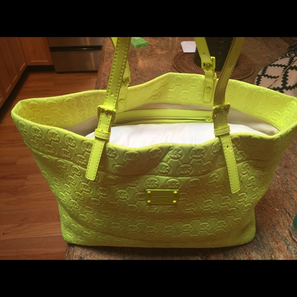 Authentic MICHAEL KORS carryall - Picture 2 of 4