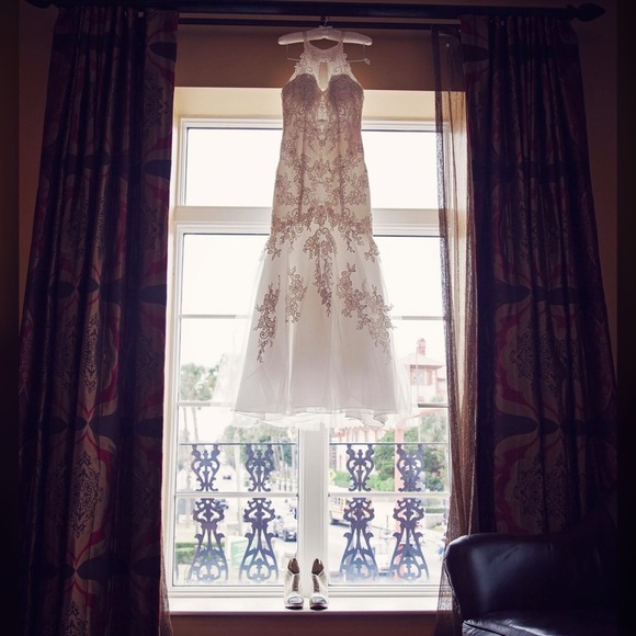 Wedding gown - Picture 2 of 5