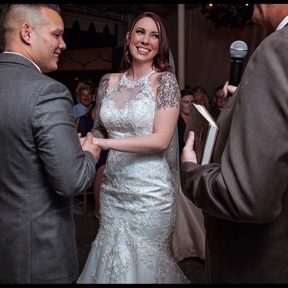 Wedding gown - Picture 4 of 5