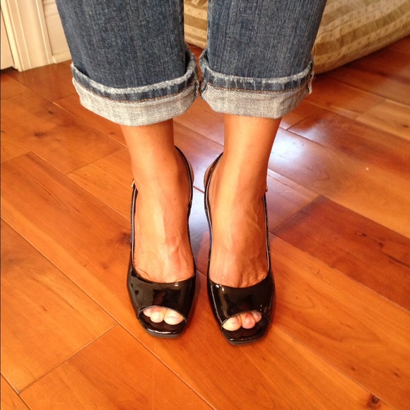 Tahari Patent Heel - Picture 3 of 3