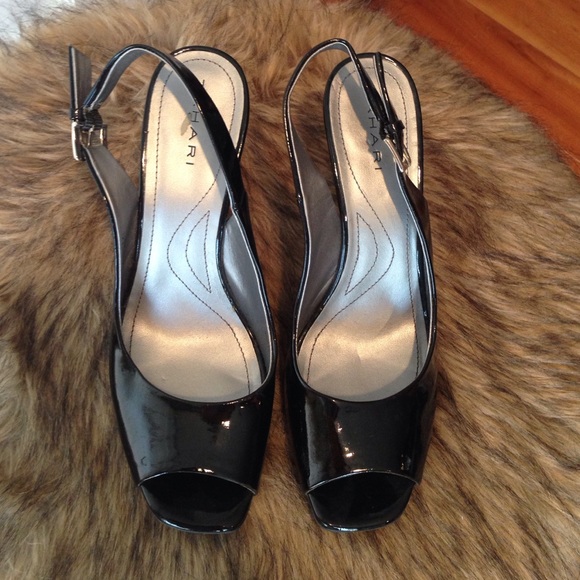 Tahari Patent Heel - Picture 2 of 3
