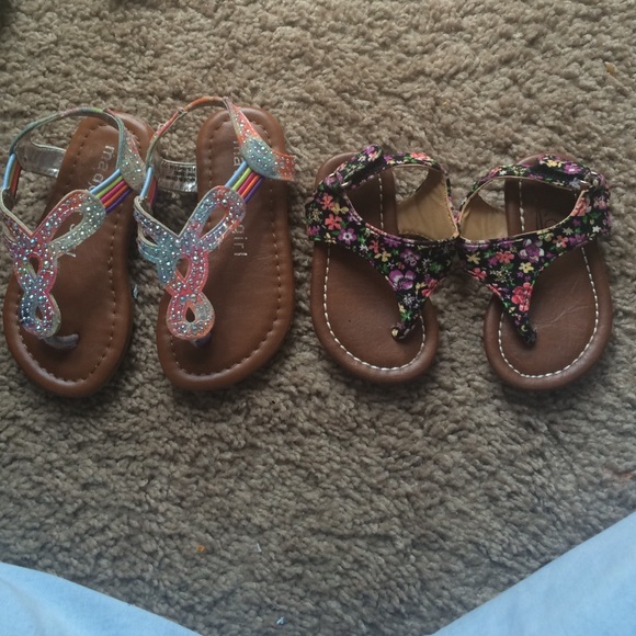 Girl Sandals - Picture 2 of 3
