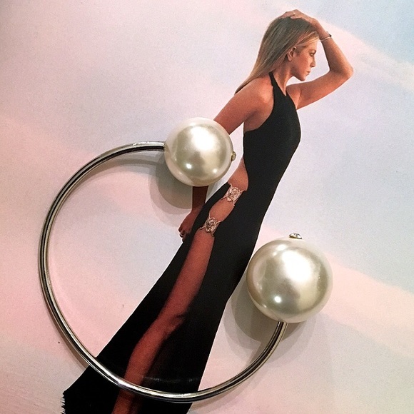 SOLD OUT - Pearl Bracelet - Picture 2 of 2