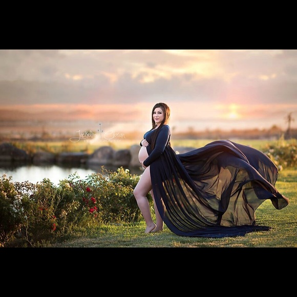 Maternity Gown 💙