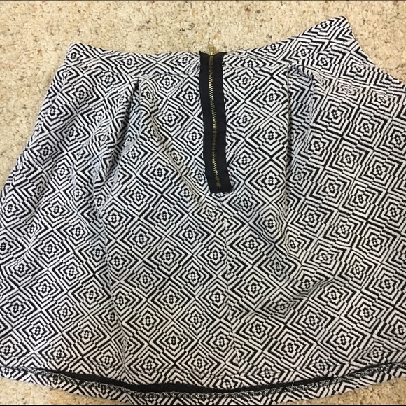 Francesca's geometric mini skirt - Picture 4 of 4