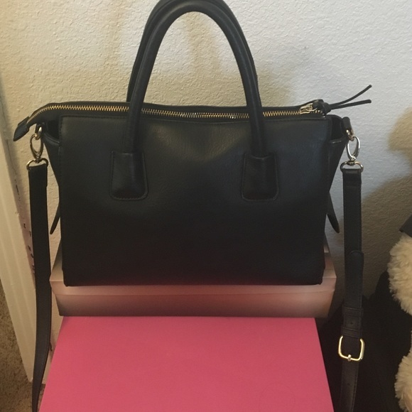 A black satchel forever 21 bag