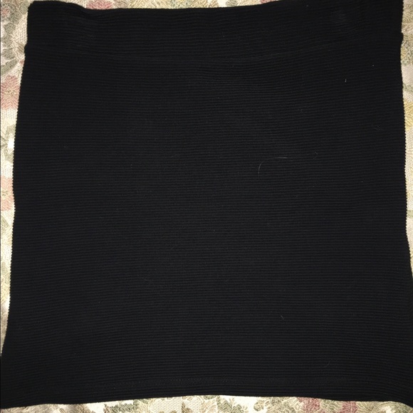 Guess bodycon mini skirt - Picture 2 of 3